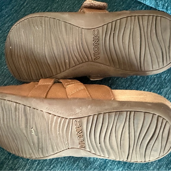 Vionic Clogs - Picture 5 of 6